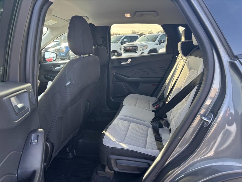 Ford Escape Vehicle Full-screen Gallery Image 12