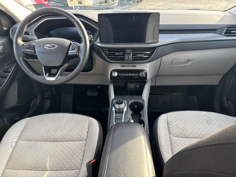 Ford Escape Vehicle Full-screen Gallery Image 14