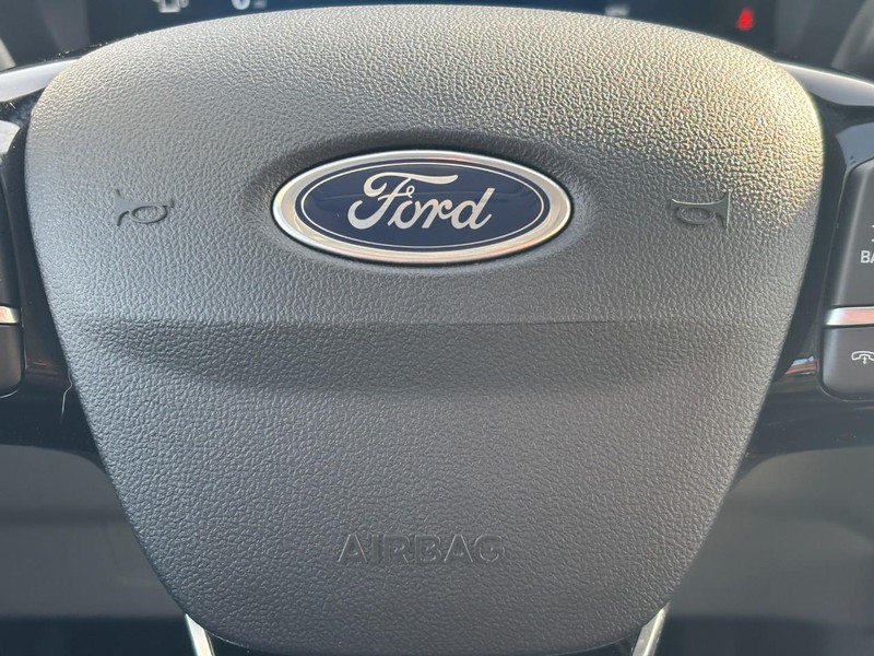 Ford Escape Vehicle Full-screen Gallery Image 19