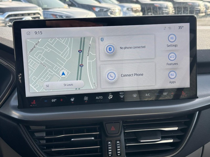 Ford Escape Vehicle Full-screen Gallery Image 22