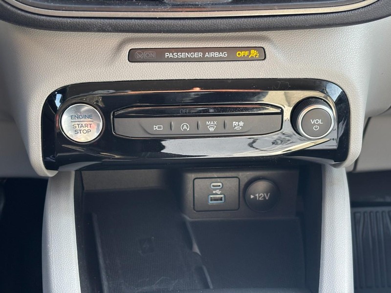 Ford Escape Vehicle Full-screen Gallery Image 24