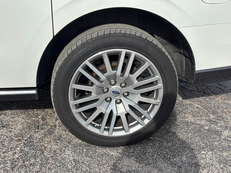 Ford Expedition Max Vehicle Image 11