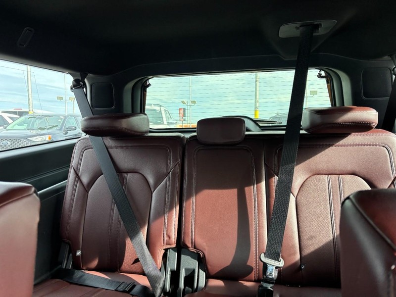 Ford Expedition Max Vehicle Image 12