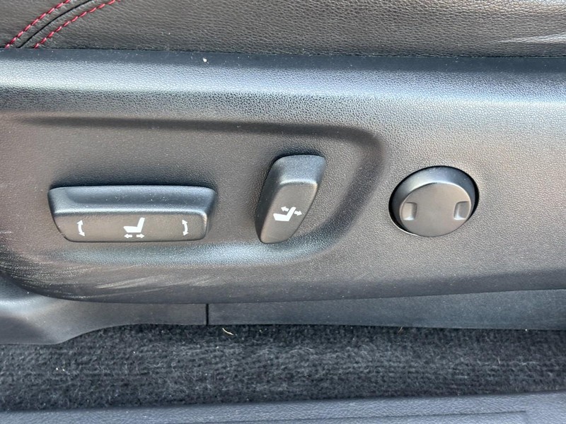 Toyota 4Runner Vehicle Full-screen Gallery Image 16