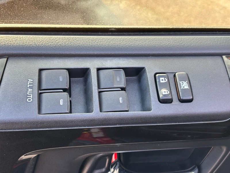 Toyota 4Runner Vehicle Full-screen Gallery Image 17