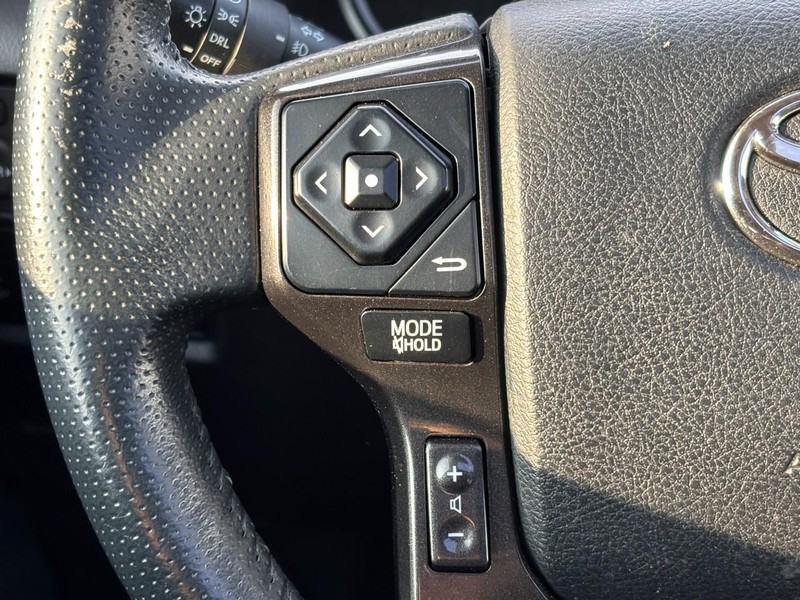 Toyota 4Runner Vehicle Full-screen Gallery Image 19