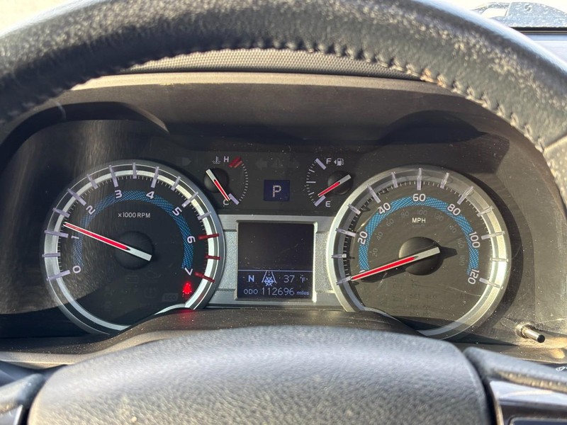 Toyota 4Runner Vehicle Full-screen Gallery Image 22