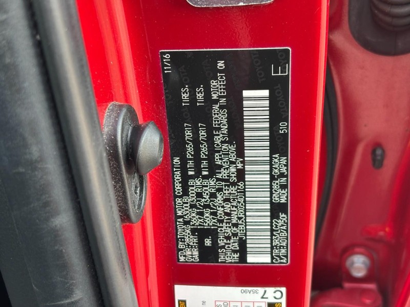 Toyota 4Runner Vehicle Full-screen Gallery Image 26