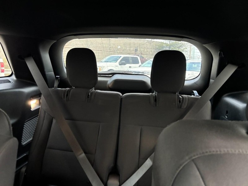 Ford Explorer Vehicle Full-screen Gallery Image 12