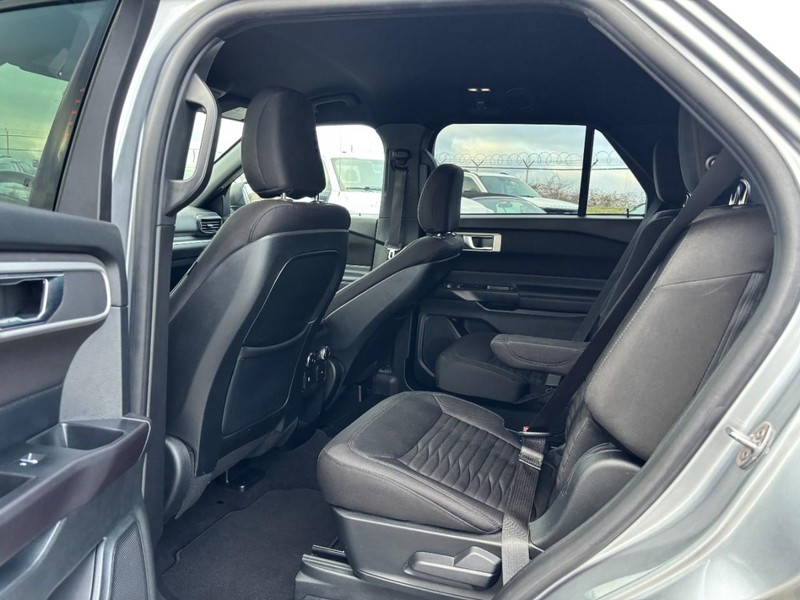 Ford Explorer Vehicle Full-screen Gallery Image 13