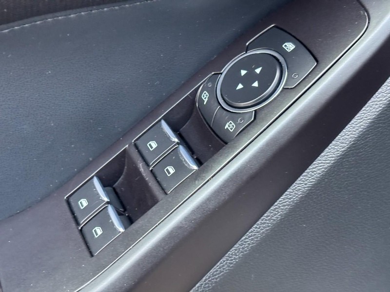 Ford Explorer Vehicle Full-screen Gallery Image 17