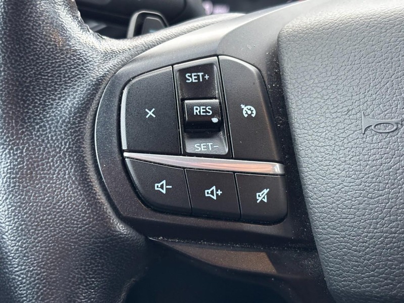 Ford Explorer Vehicle Full-screen Gallery Image 19