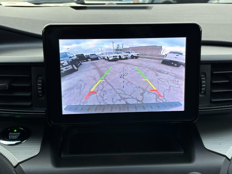 Ford Explorer Vehicle Full-screen Gallery Image 24