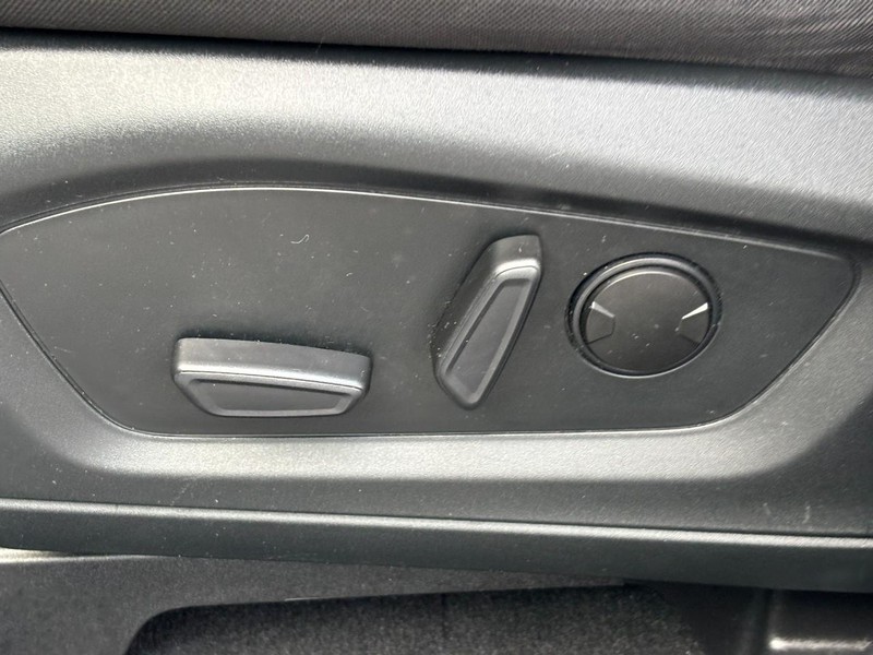 Ford Explorer Vehicle Full-screen Gallery Image 26