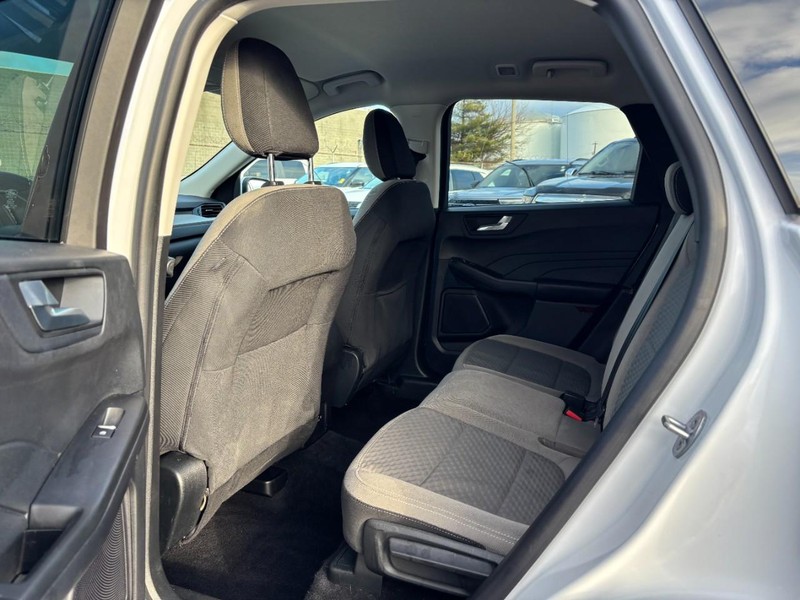 Ford Escape Vehicle Full-screen Gallery Image 12