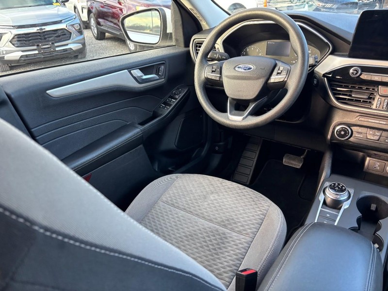 Ford Escape Vehicle Full-screen Gallery Image 13