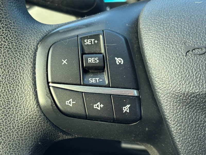 Ford Escape Vehicle Full-screen Gallery Image 18