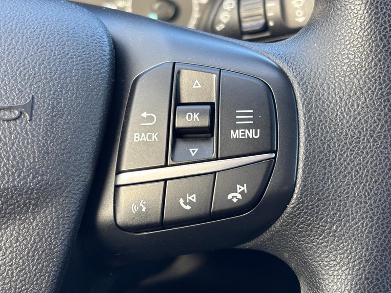 Ford Escape Vehicle Full-screen Gallery Image 20