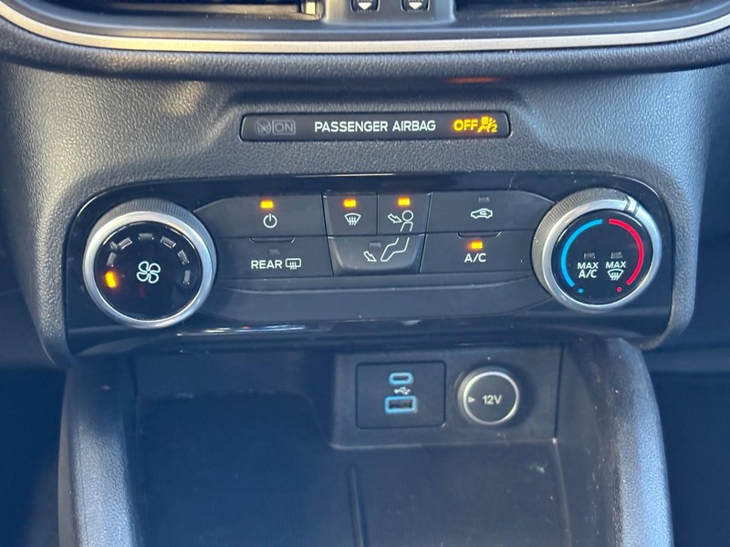 Ford Escape Vehicle Full-screen Gallery Image 24