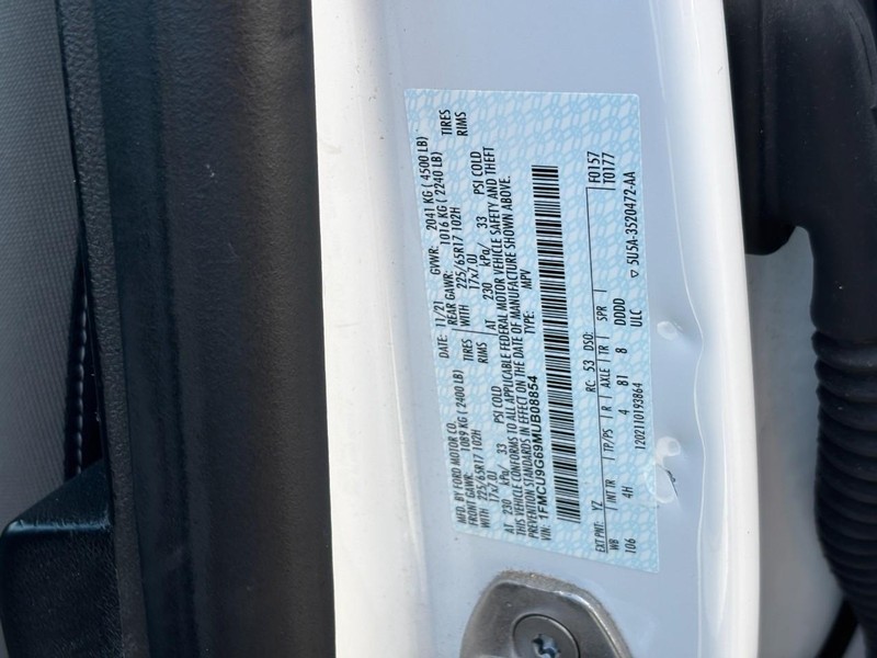 Ford Escape Vehicle Full-screen Gallery Image 26