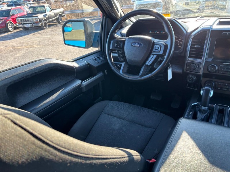 Ford F-150 Vehicle Full-screen Gallery Image 13