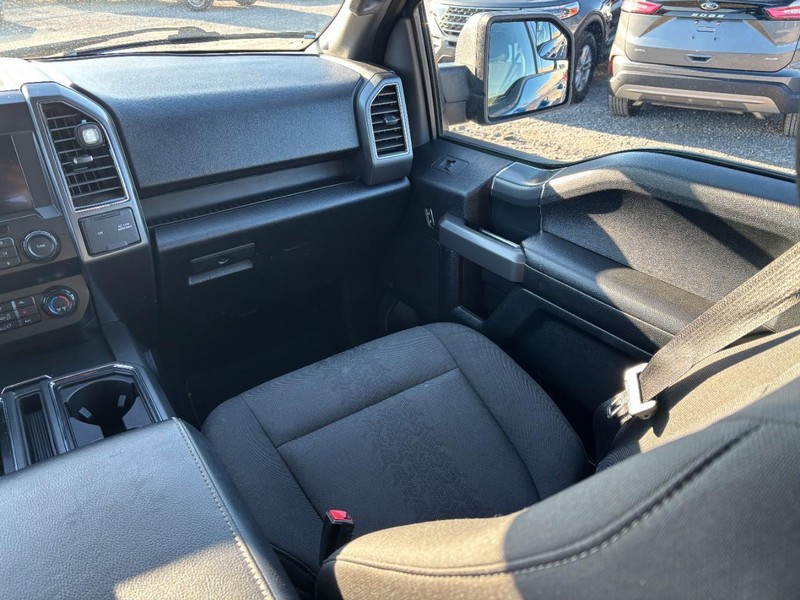 Ford F-150 Vehicle Full-screen Gallery Image 15