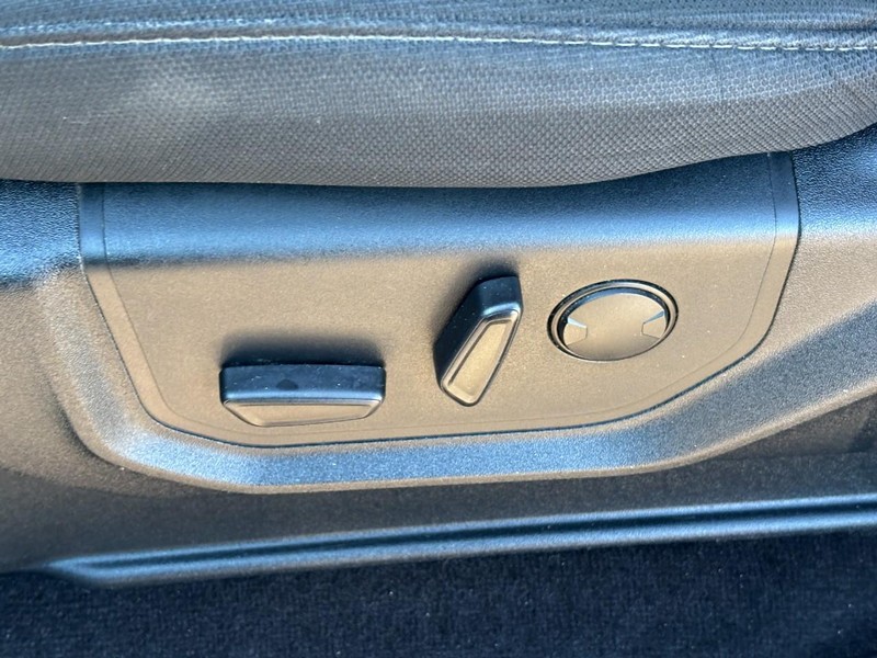 Ford F-150 Vehicle Full-screen Gallery Image 16