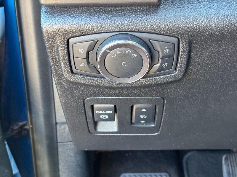 Ford F-150 Vehicle Full-screen Gallery Image 18