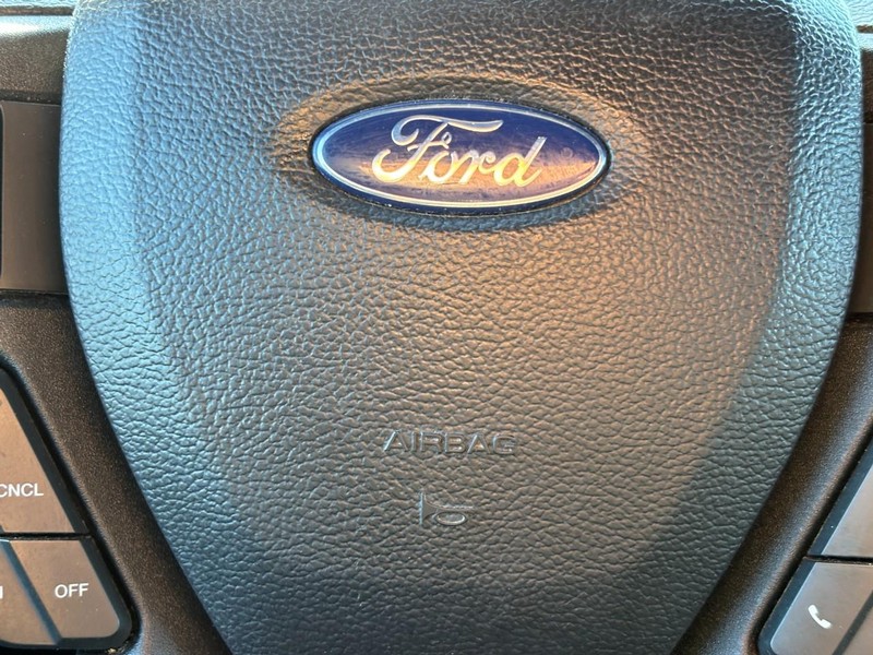 Ford F-150 Vehicle Full-screen Gallery Image 20