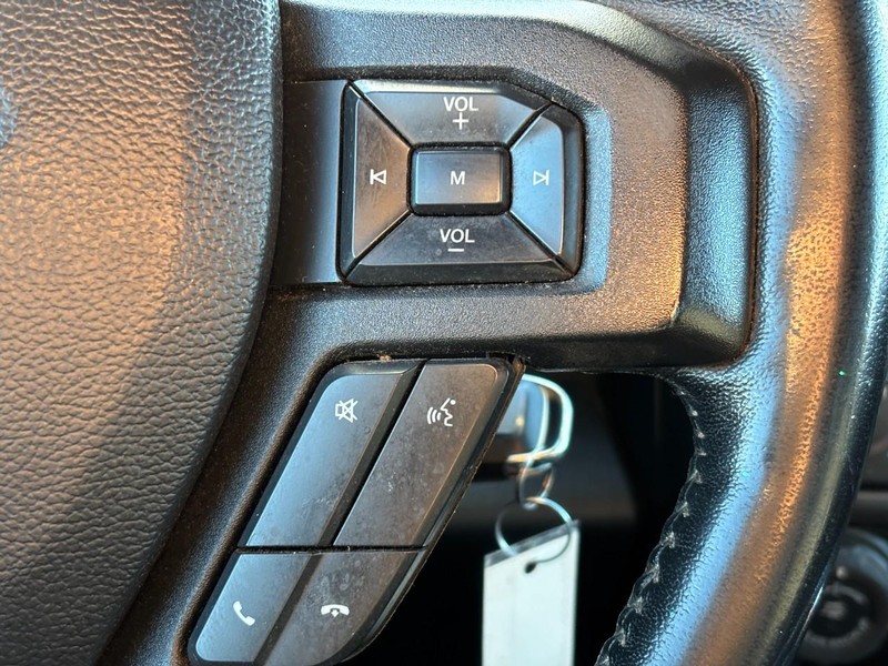 Ford F-150 Vehicle Full-screen Gallery Image 21