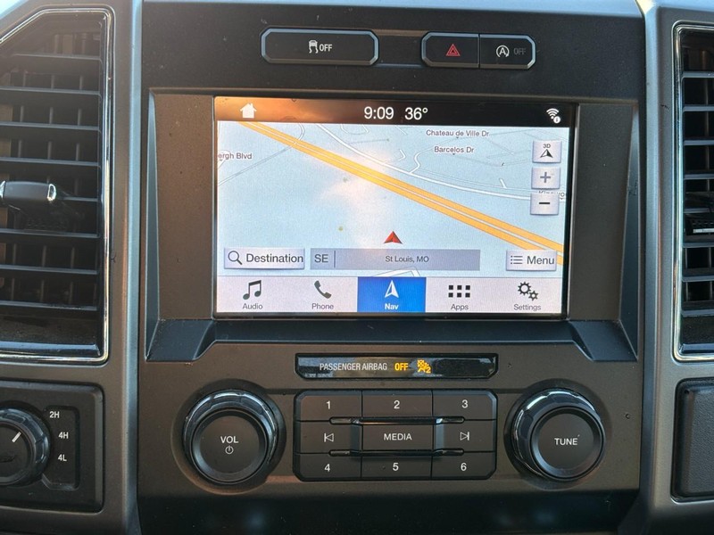 Ford F-150 Vehicle Full-screen Gallery Image 24