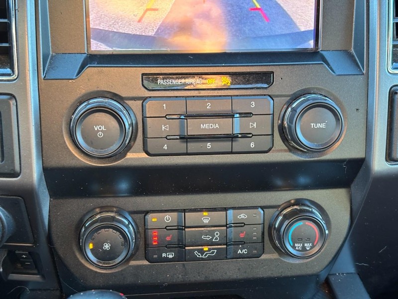 Ford F-150 Vehicle Full-screen Gallery Image 26