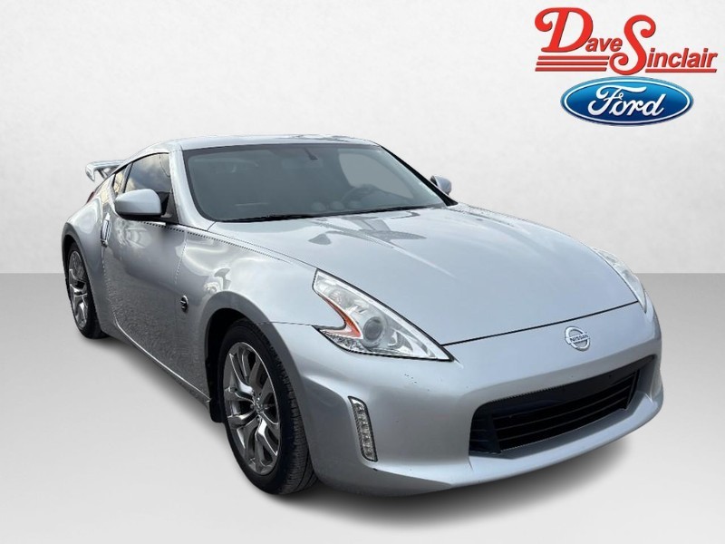 Nissan 370Z Vehicle Full-screen Gallery Image 04