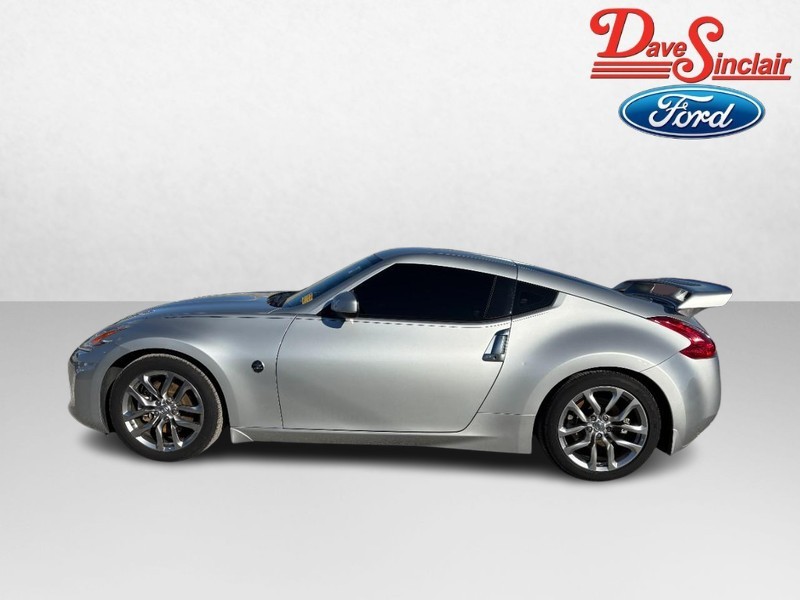 Nissan 370Z Vehicle Full-screen Gallery Image 10