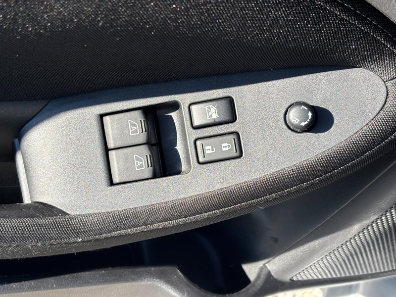 Nissan 370Z Vehicle Full-screen Gallery Image 14