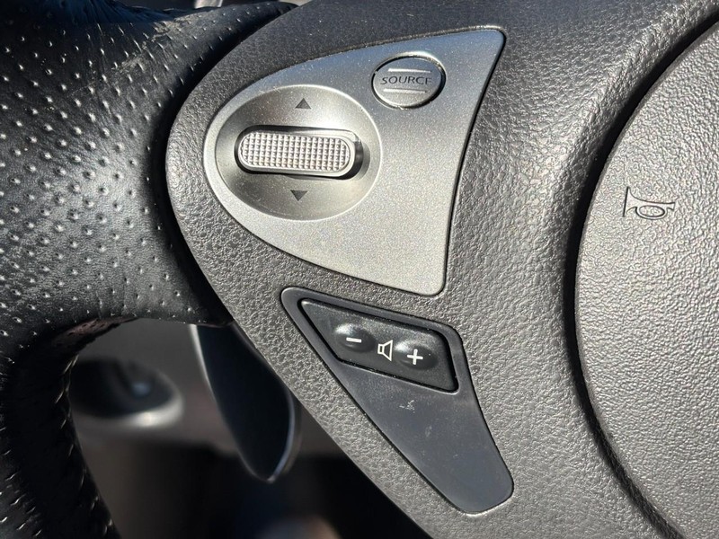 Nissan 370Z Vehicle Full-screen Gallery Image 15