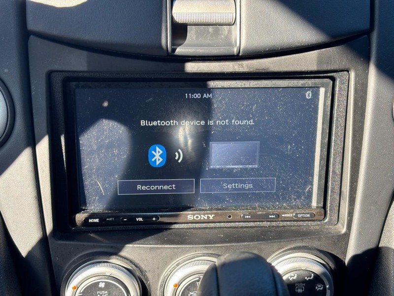 Nissan 370Z Vehicle Full-screen Gallery Image 19