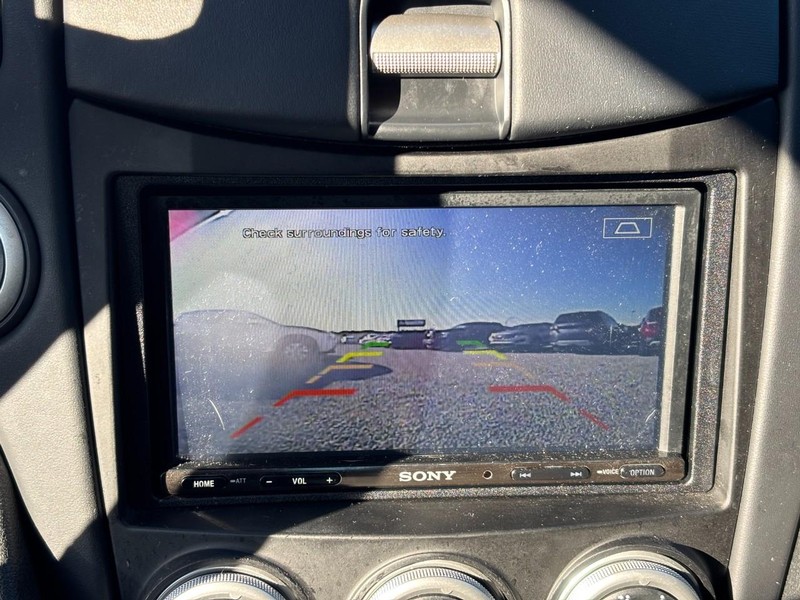 Nissan 370Z Vehicle Full-screen Gallery Image 20