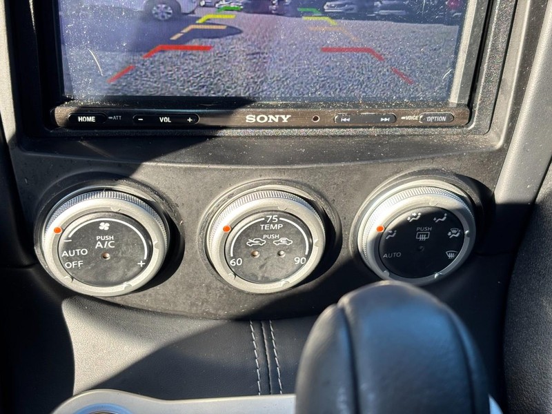 Nissan 370Z Vehicle Full-screen Gallery Image 21