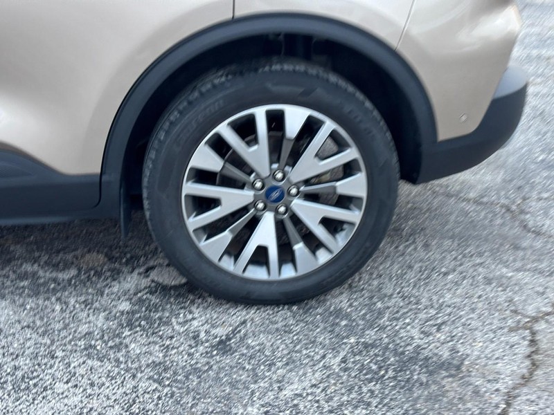 Ford Escape Vehicle Full-screen Gallery Image 11