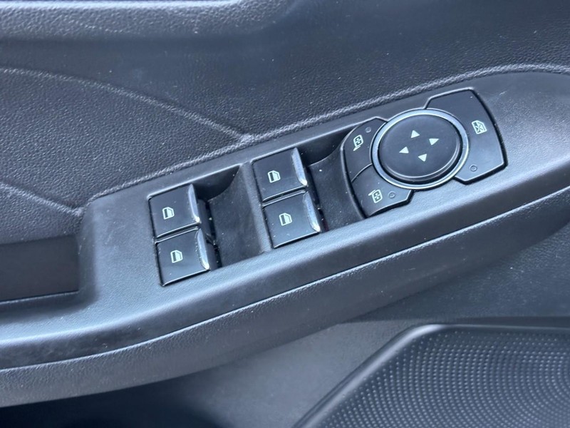 Ford Escape Vehicle Full-screen Gallery Image 16