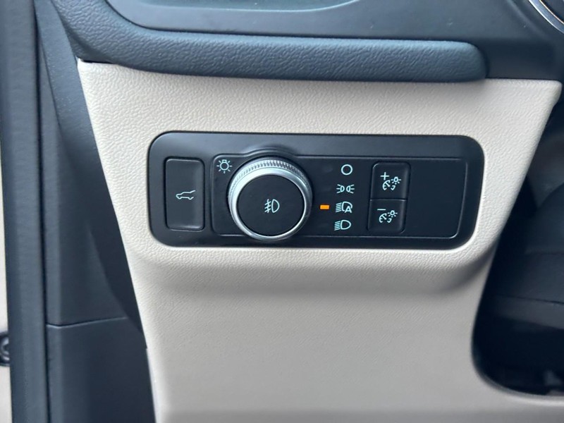 Ford Escape Vehicle Full-screen Gallery Image 17