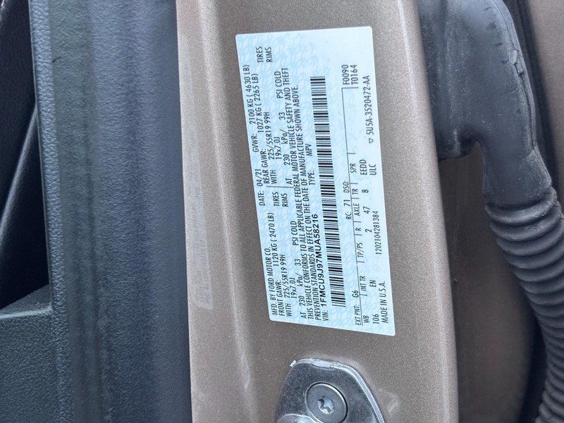 Ford Escape Vehicle Full-screen Gallery Image 26