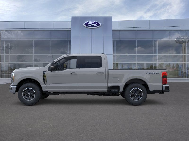 Ford Super Duty F-250 SRW Vehicle Full-screen Gallery Image 04