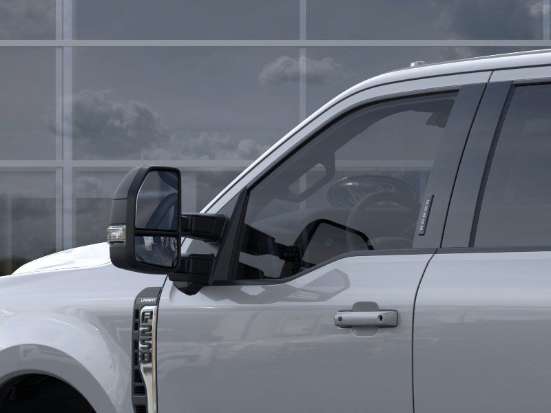 Ford Super Duty F-250 SRW Vehicle Full-screen Gallery Image 22