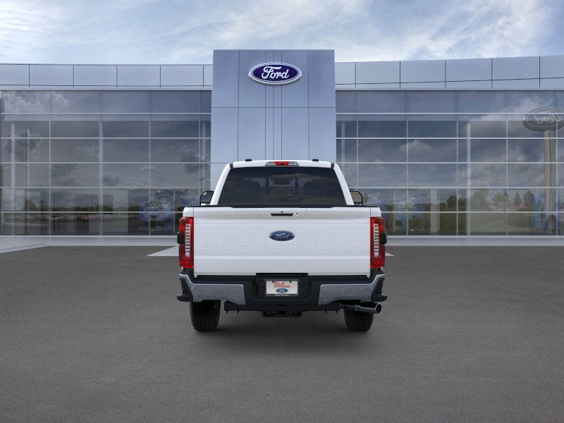 Ford Super Duty F-250 SRW Vehicle Full-screen Gallery Image 07