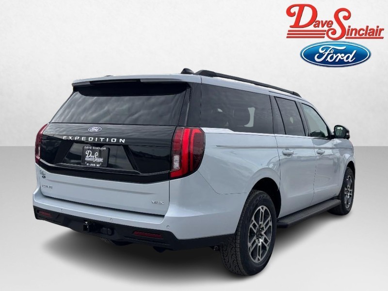 Ford Expedition Max Vehicle Full-screen Gallery Image 07