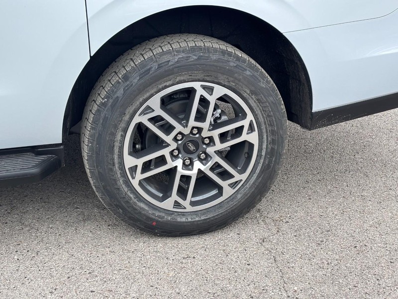 Ford Expedition Max Vehicle Full-screen Gallery Image 11