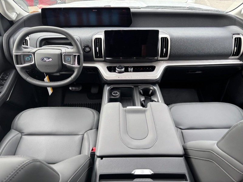 Ford Expedition Max Vehicle Full-screen Gallery Image 14