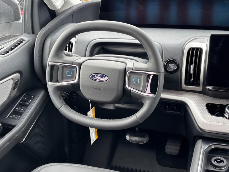 Ford Expedition Max Vehicle Full-screen Gallery Image 15